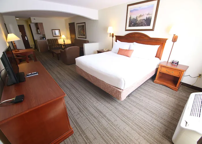 Crown Pointe Lodge; BW Signature Collection