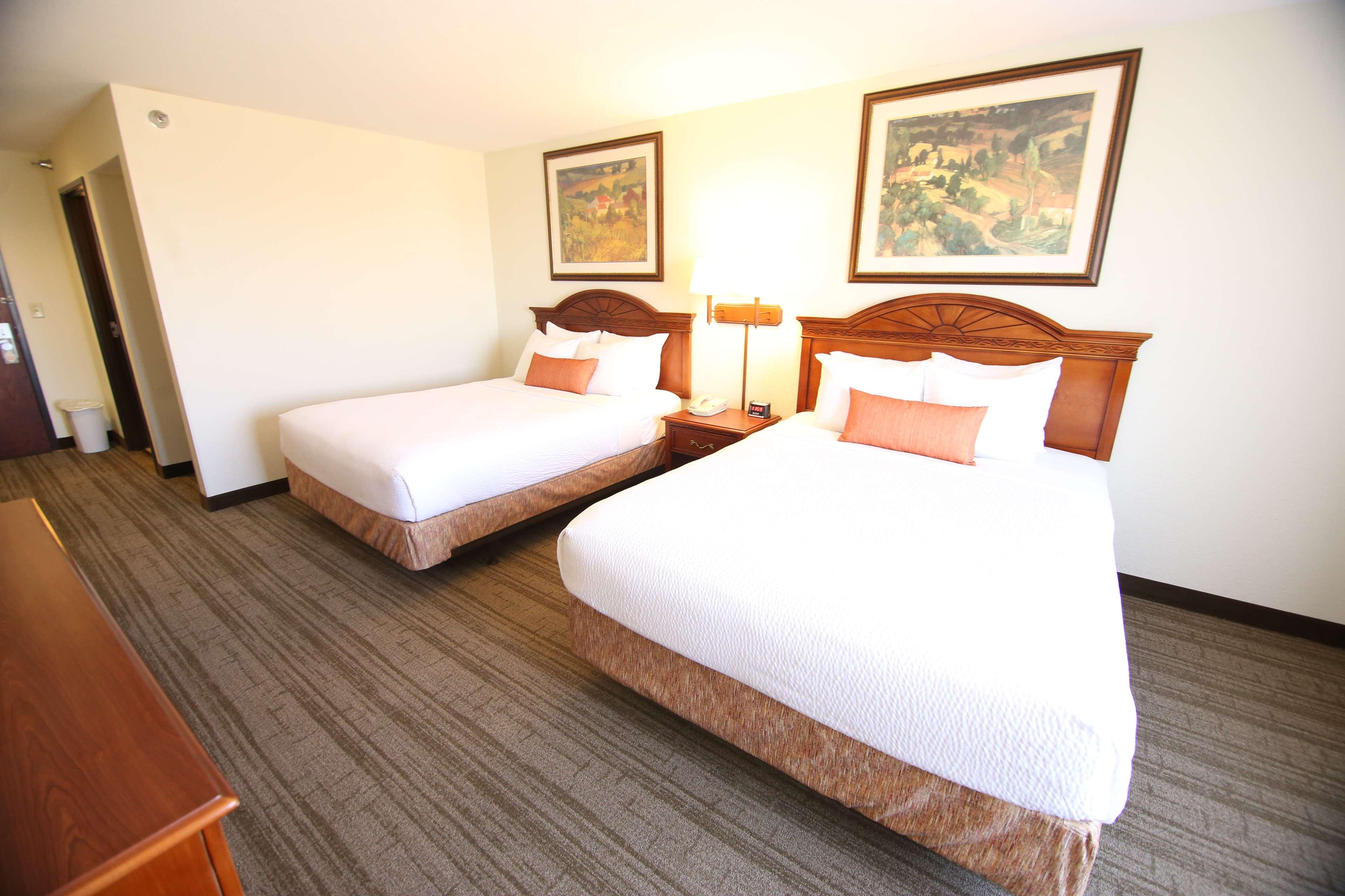 Hotel Crown Pointe Lodge; Bw Signature Collection
