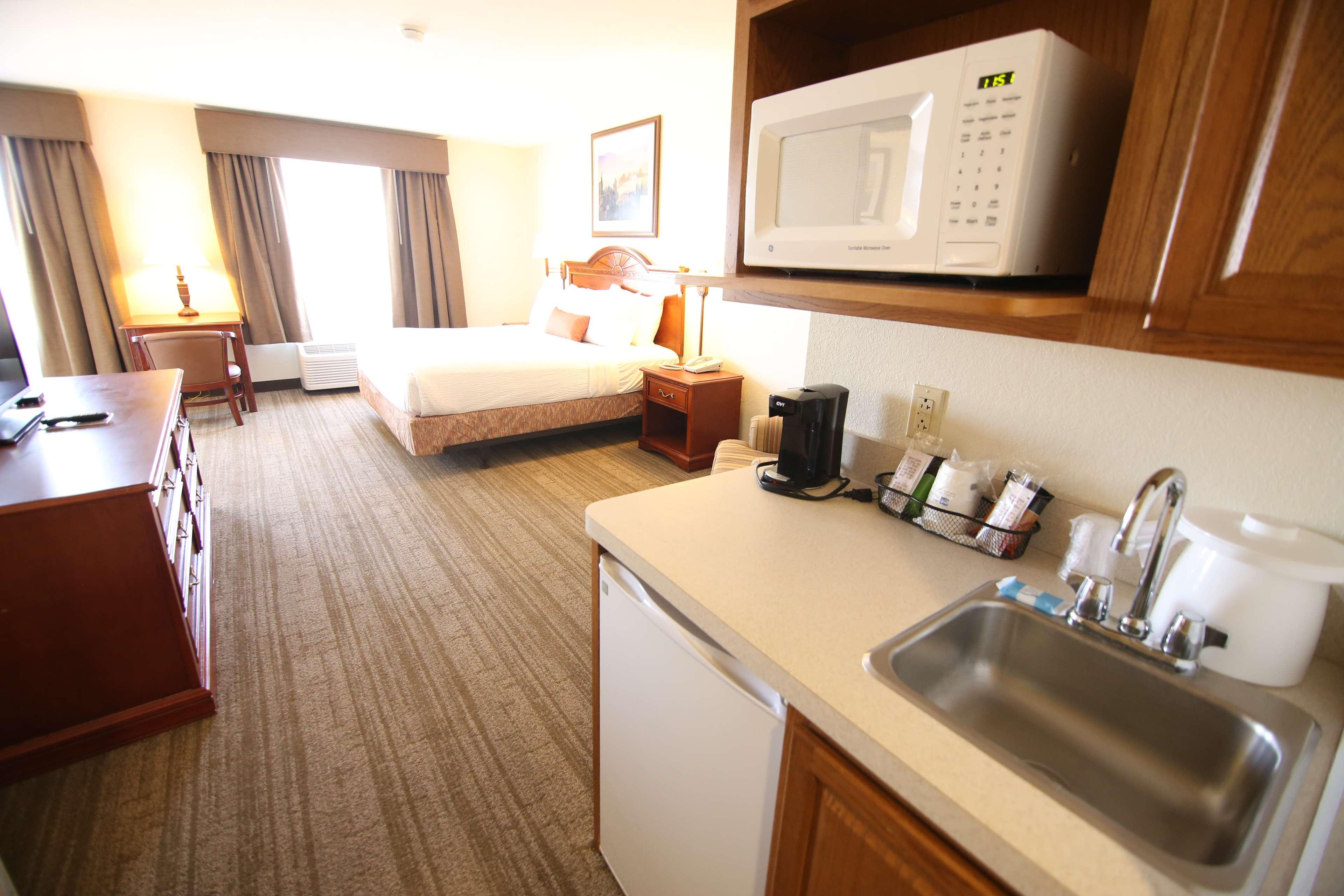 Hotel Crown Pointe Lodge; Bw Signature Collection