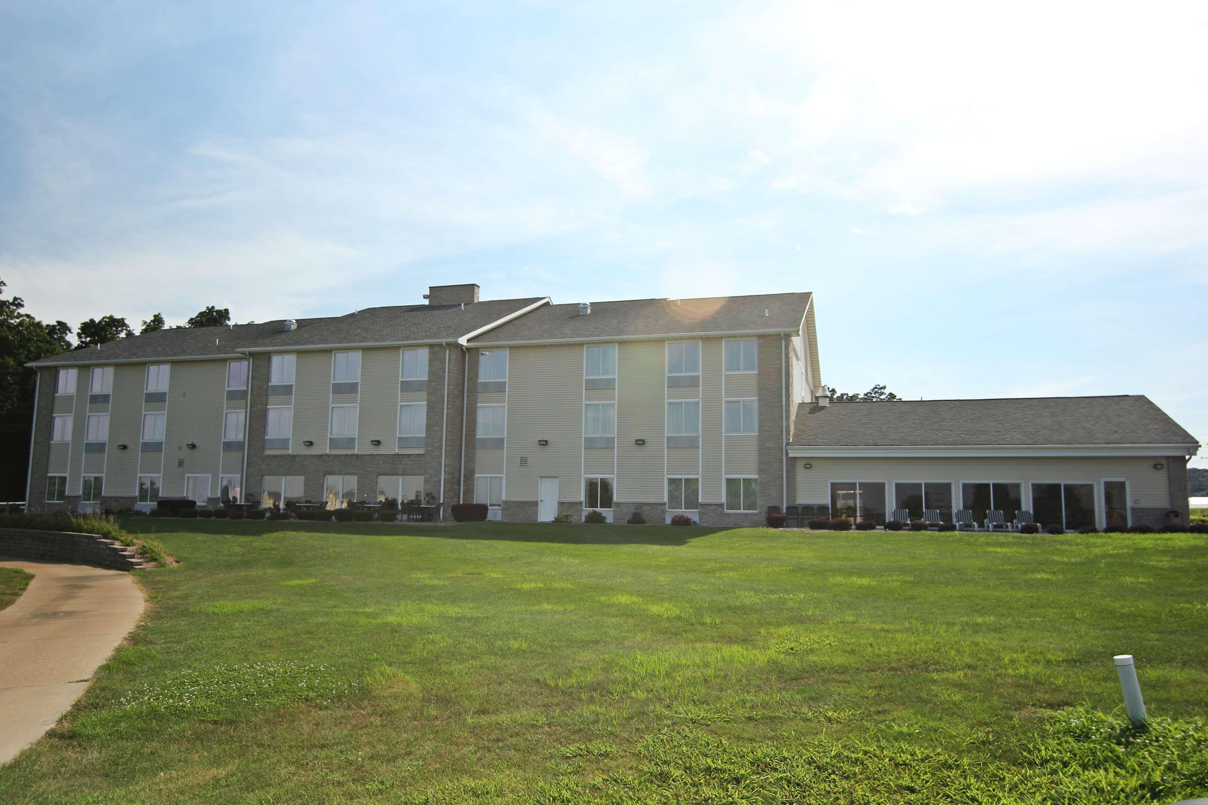 Hotel Crown Pointe Lodge; Bw Signature Collection