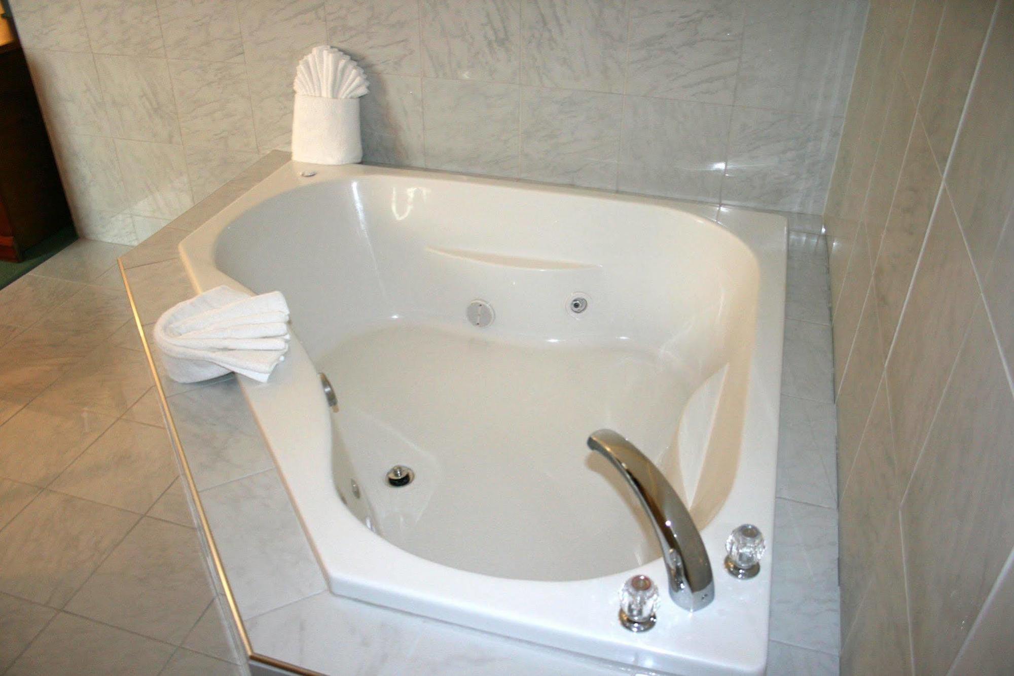 Crown Pointe Lodge; Bw Signature Collection Hotel 4*